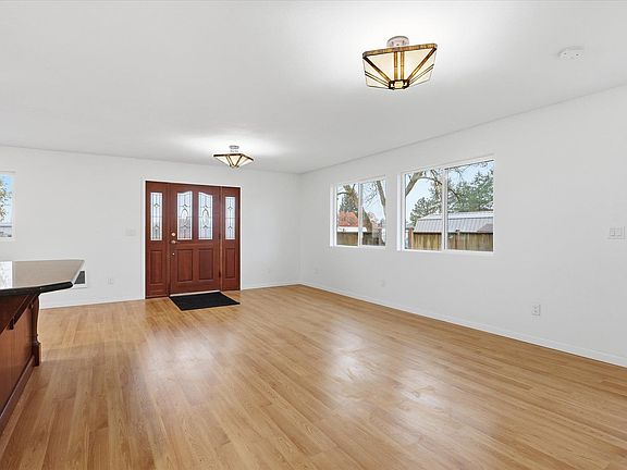 4th image of 50 Sinclair St