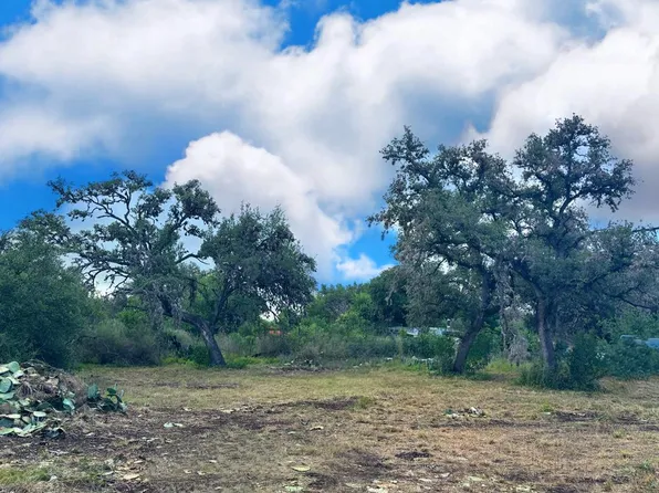 312 W 6th St, Camp Wood, TX 78833