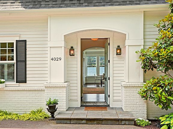 2nd image of 4029 E Lake Sammamish Shore Ln SE