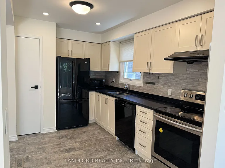 19 Vanessa Rd — Photo 2