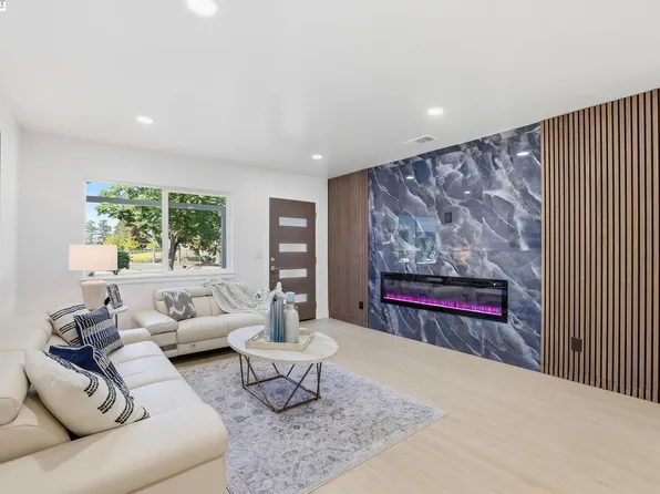 1913 W Middlefield Rd, Mountain View, CA 94043