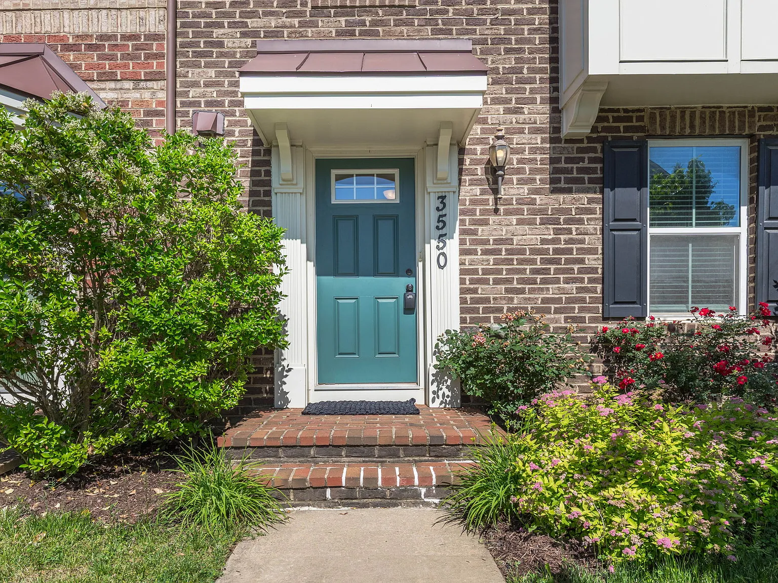 3 bed, 1776 sqft, $2,900 — Photo 2
