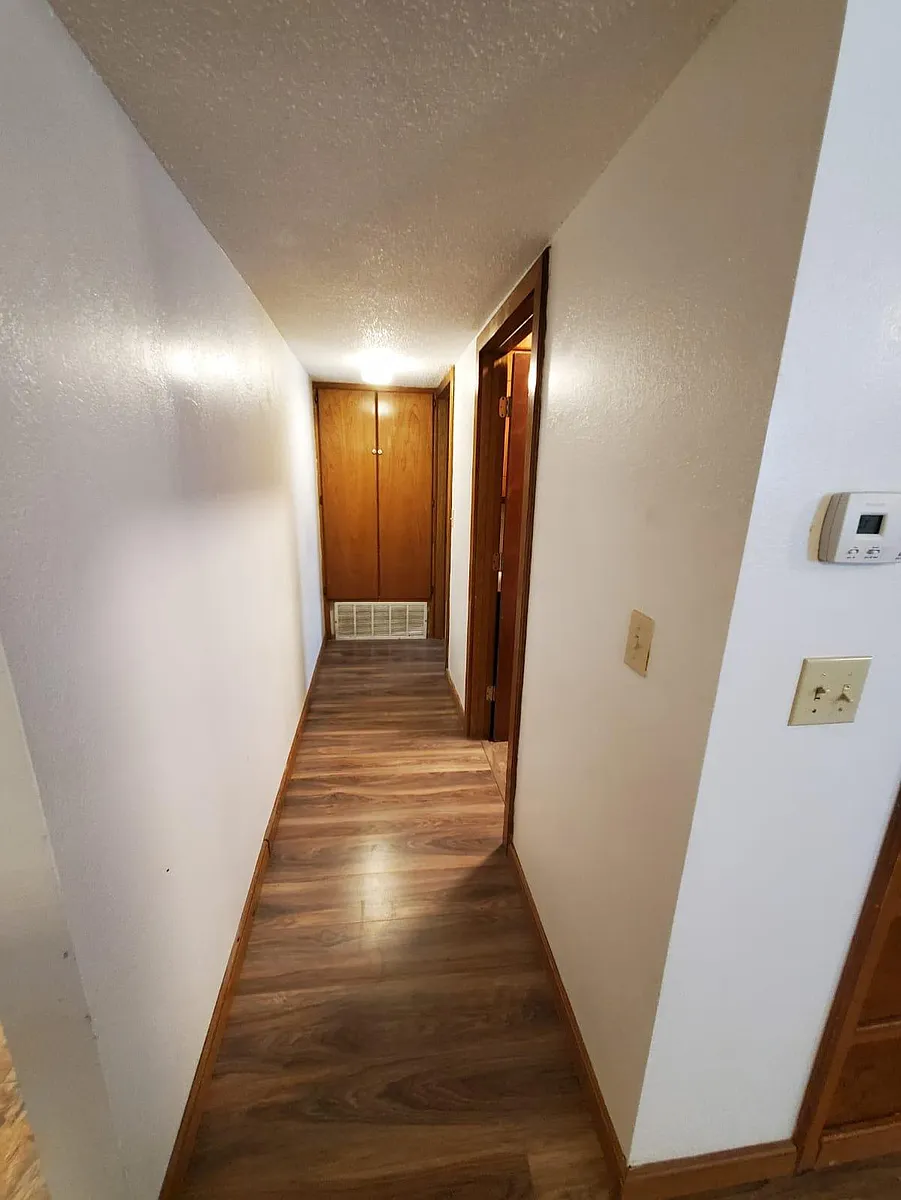 Building Photo - 101 E Carson Ave #4