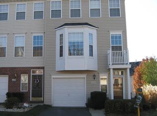 5250 Ballycastle Cir, Alexandria, VA 22315