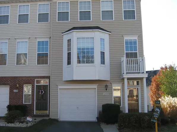 5250 Ballycastle Cir, Alexandria, VA 22315