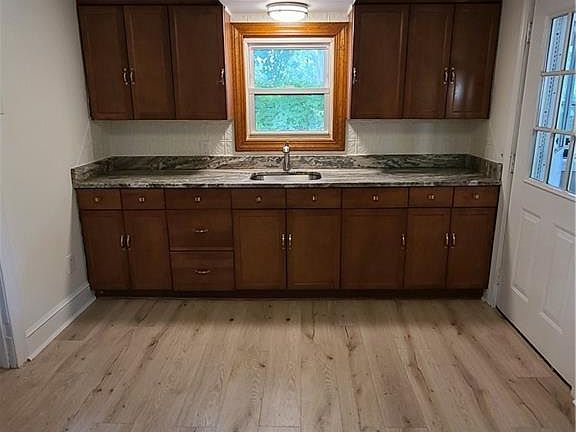 2nd image of 683 Worthington Rdg