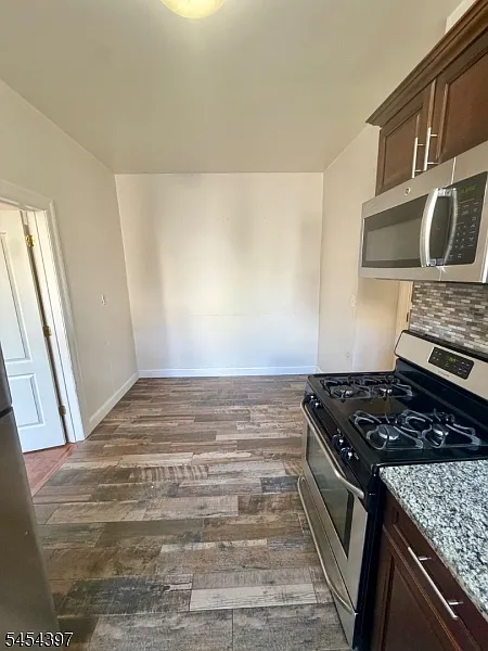 1 bed, 1.0 bath, 600 sqft, $1,895 — Photo 2