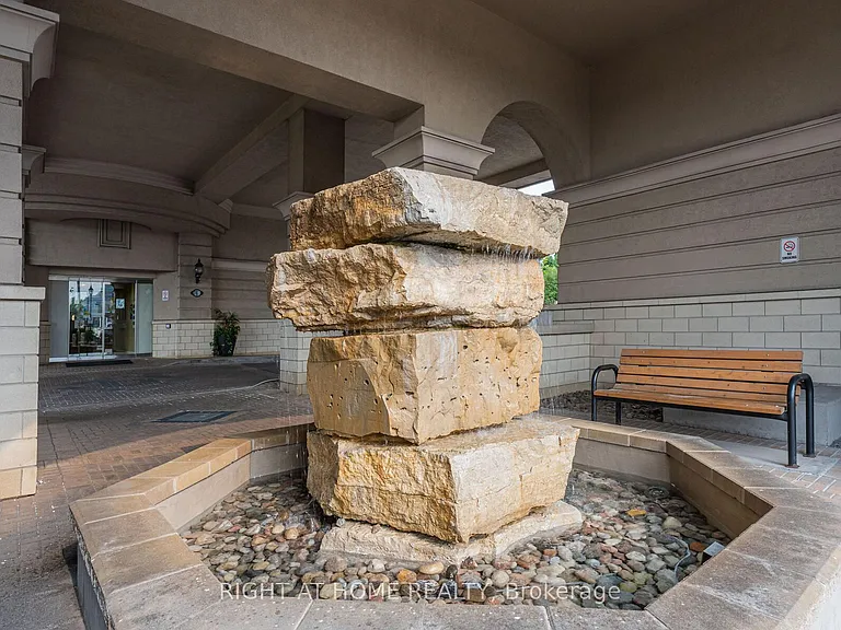 1 Maison Parc Ct #111 — Photo 3