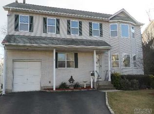 2700 Beacon Hill Dr, Bellmore, NY 11710