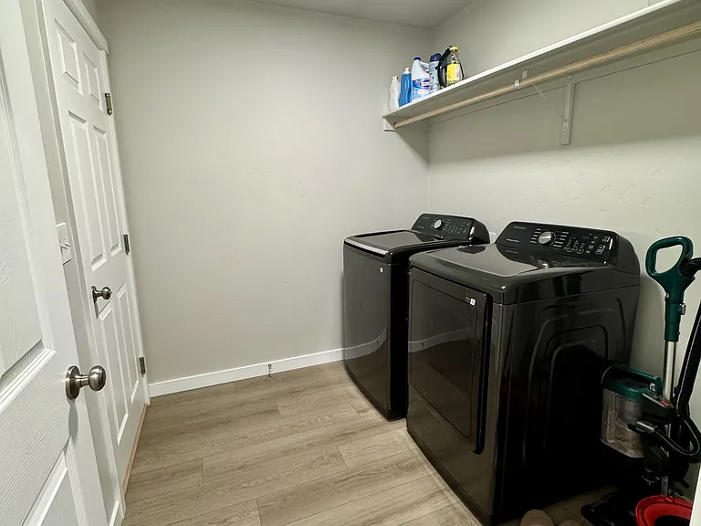2089 N Thunderbolt St — Photo 19