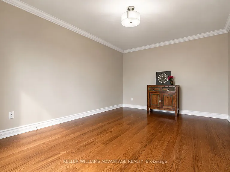 73 Highglen Ave — Photo 6