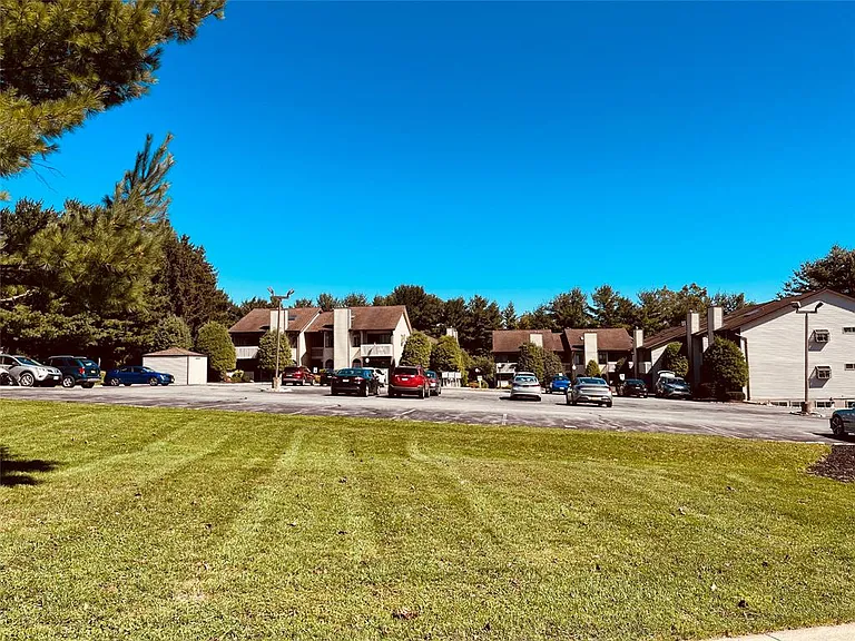 105 Pine Hollow Way #105 — Photo 2