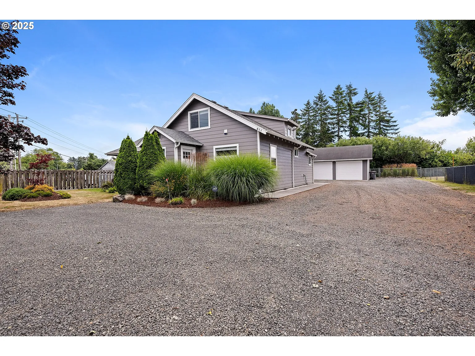311 NW Warrenton Dr photo 1