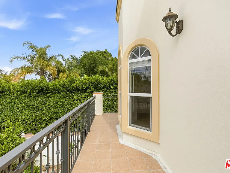 23114 Mariano St — Photo 29