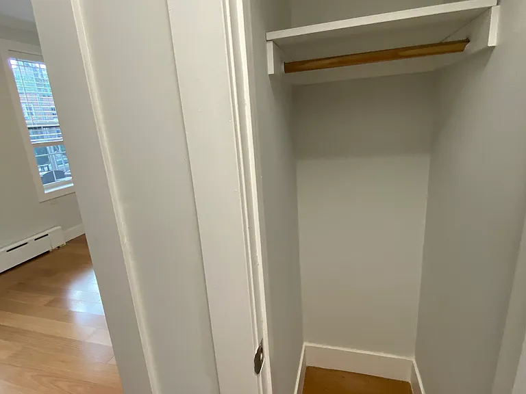 34-27 Crescent St #2 — Photo 12