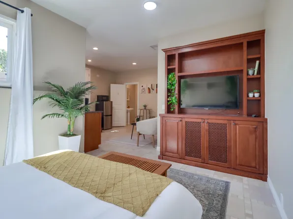 2581 Tokalon Ct #1, San Diego, CA 92110