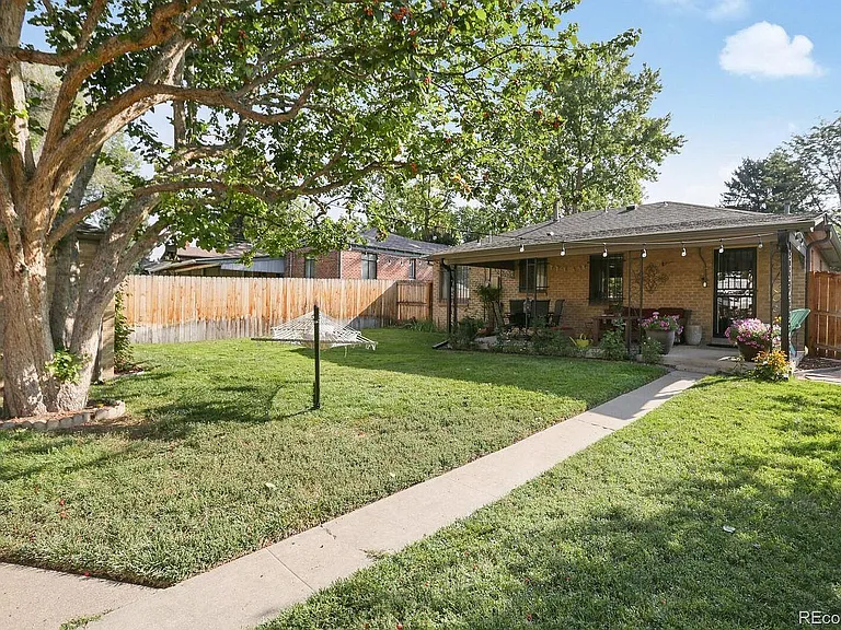 1223 Forest St — Photo 16
