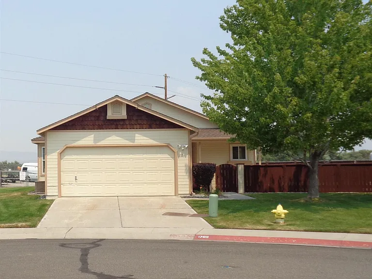 1785 Shamrock Cir — Photo 6