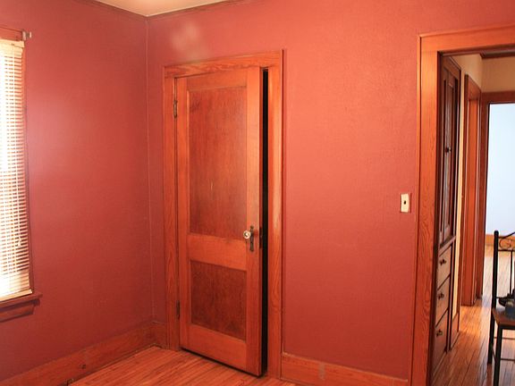 4th image of 605 W Franklin St