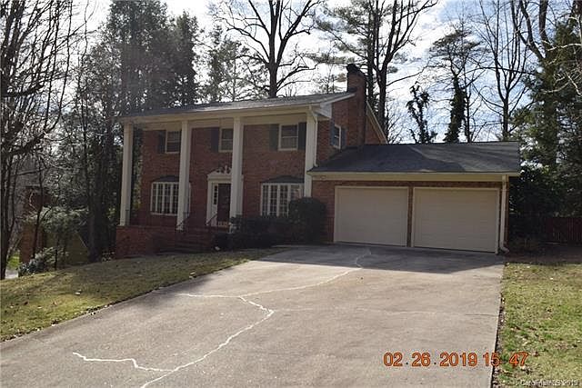 1st image of 810 Chesterfield Cres