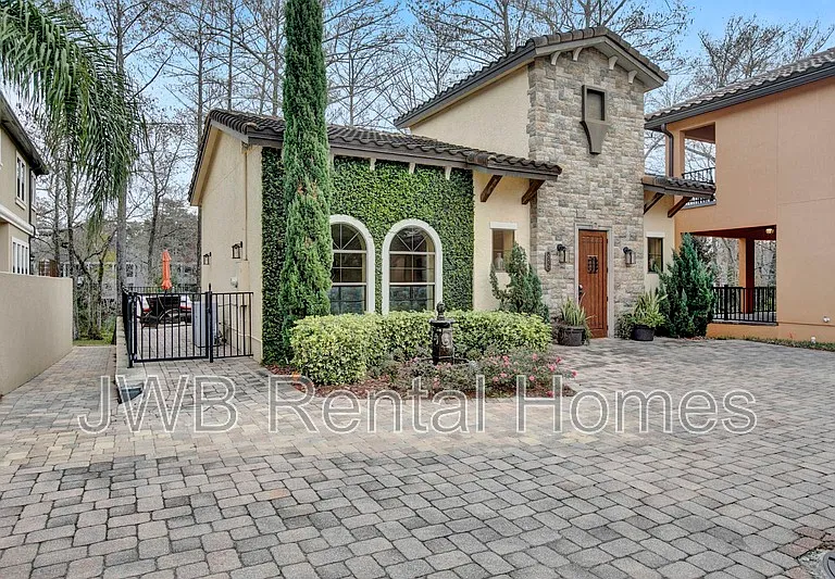 8859 Amalfi Ct — Photo 34