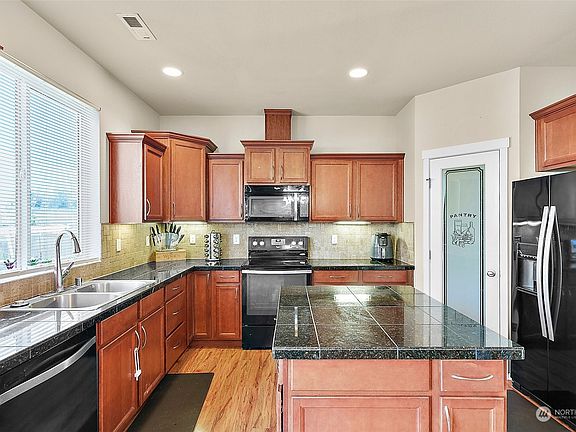 5th image of 8523 198th Street E