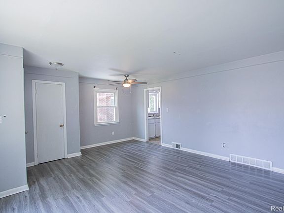 2nd image of 29864 Brooklane St