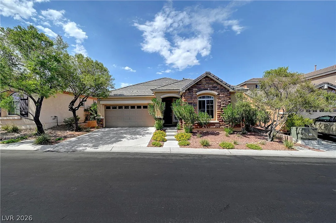 3 bed, 2.0 bath, 1645 sqft, $2,150 — Photo 1