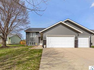 228 Inverness Dr, Mankato, MN 56001