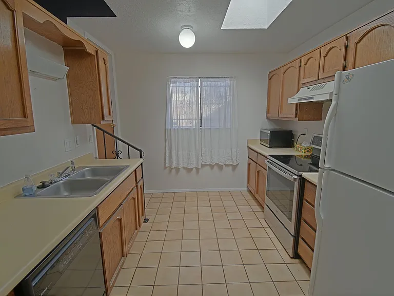 7220 Hollis St NE — Photo 6
