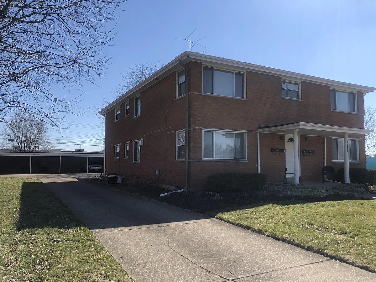 Building Photo - 4760 Holiday Dr #3