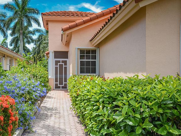 2nd image of 5008 Alencia Ct