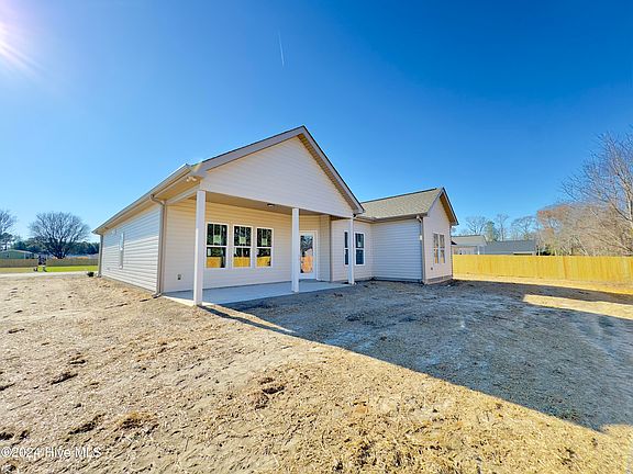 5th image of 105 W Sillinger Drive