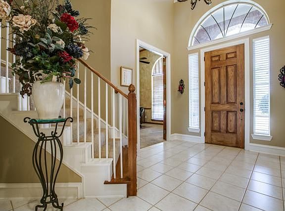 2nd image of 902 Nottingham Cir