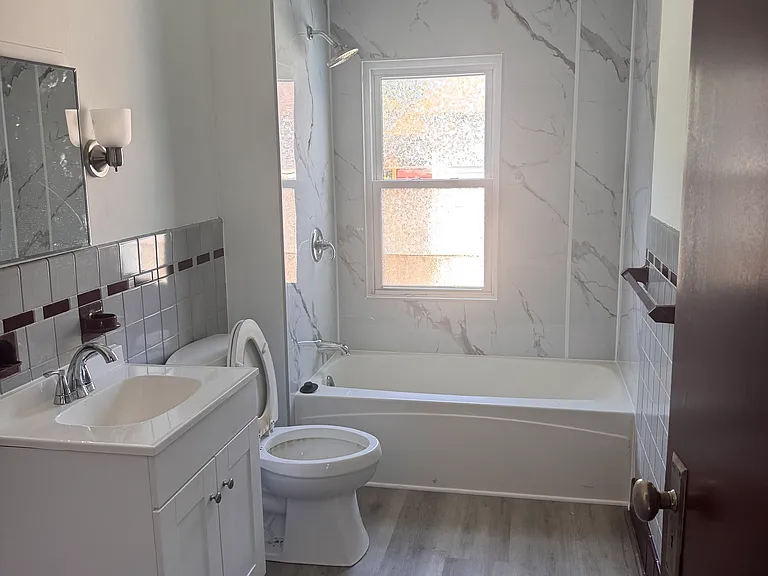 704 Raspberry St — Photo 8