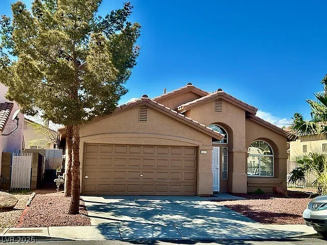 3 bed, 2.0 bath, 1477 sqft, $2,150 — Photo 3