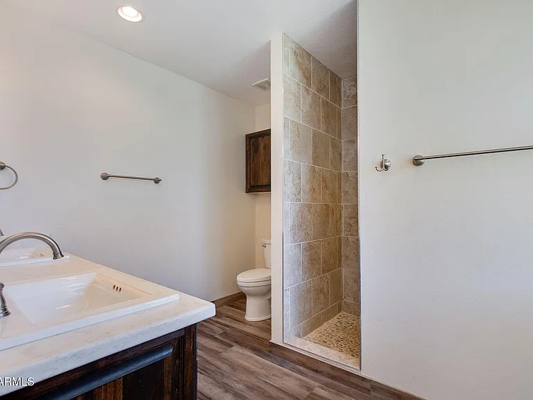 5002 E Mitchell Dr — Photo 18