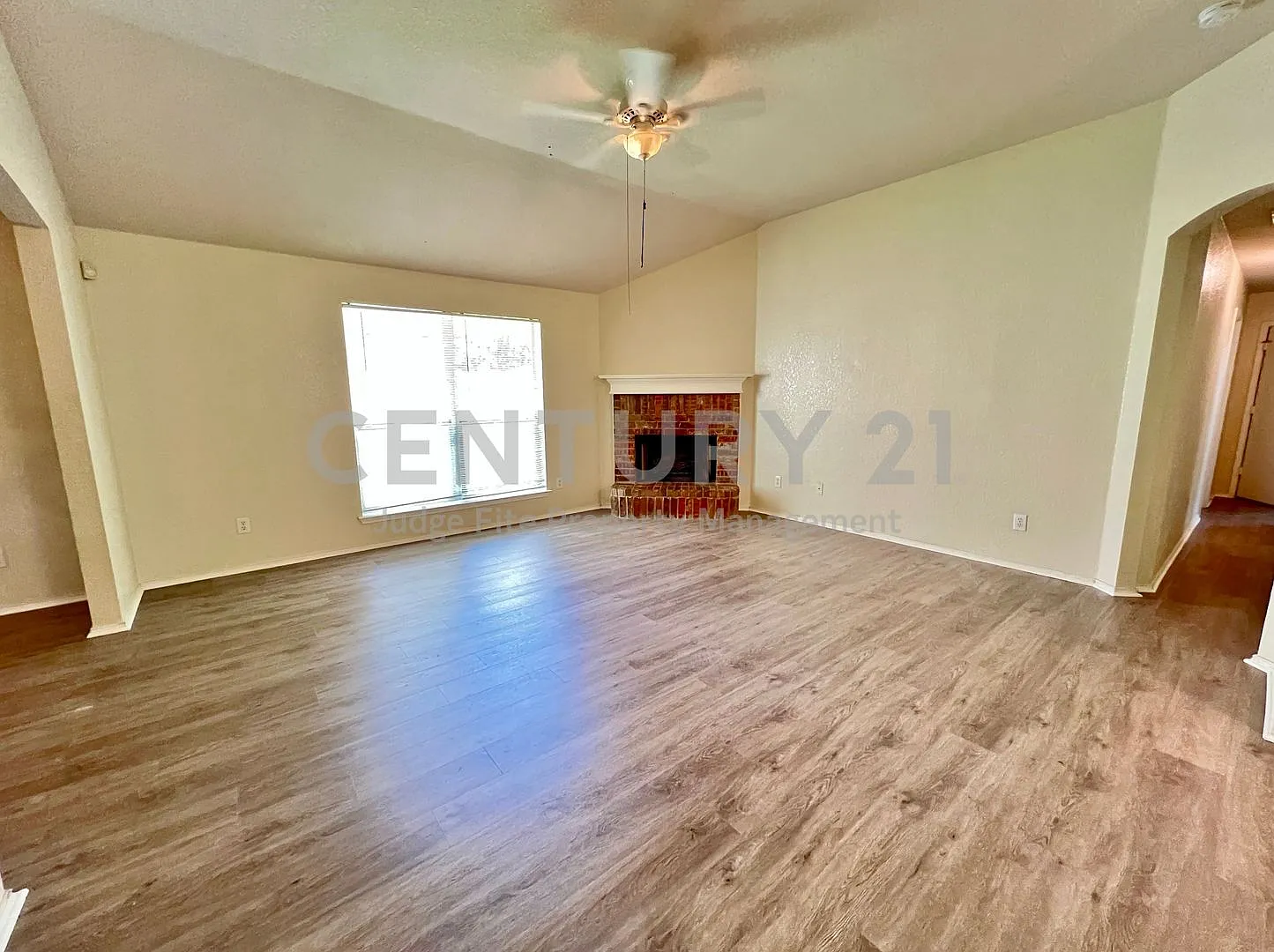 Charming 3/2/2 in Denton For Rent! — Photo 3