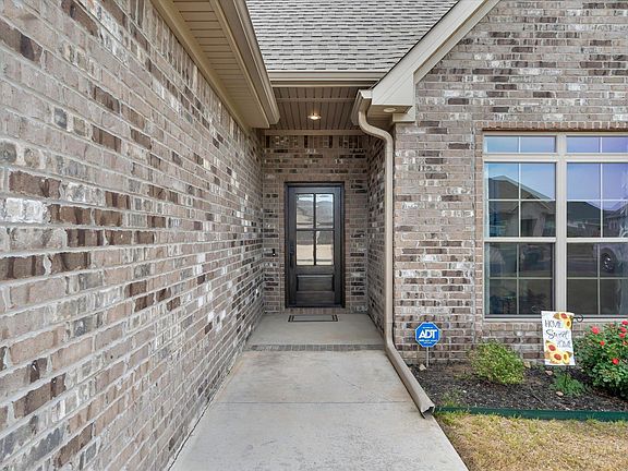 5th image of 122 Clearwater Dr