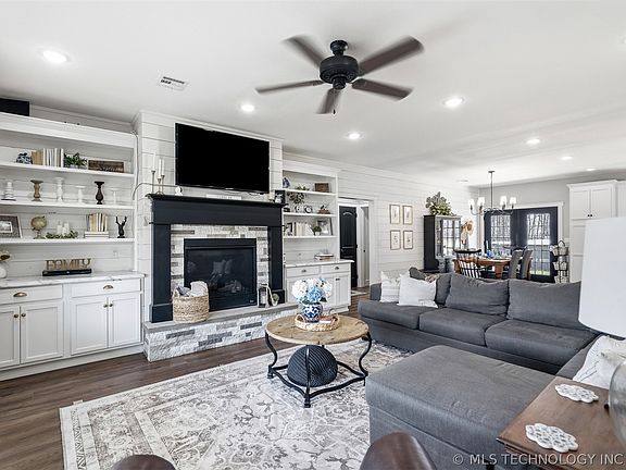 4th image of 125 Enterprise Rd