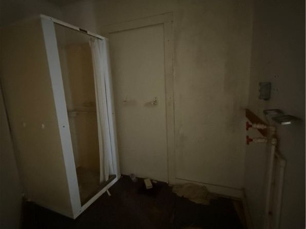 pittsburgh-pennsylvania-87992086 picture