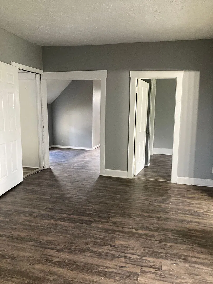 321 E Gilbert St — Photo 3