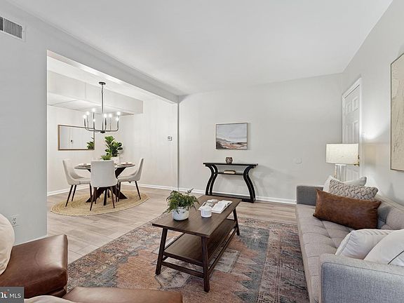5th image of 1909 N Rhodes St APT 27