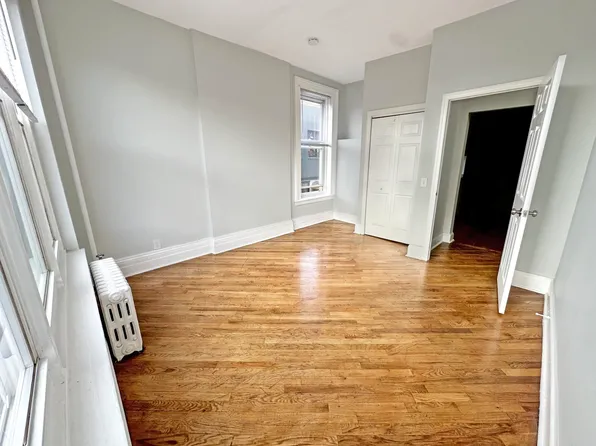 537 Washington Street image 2 of 17