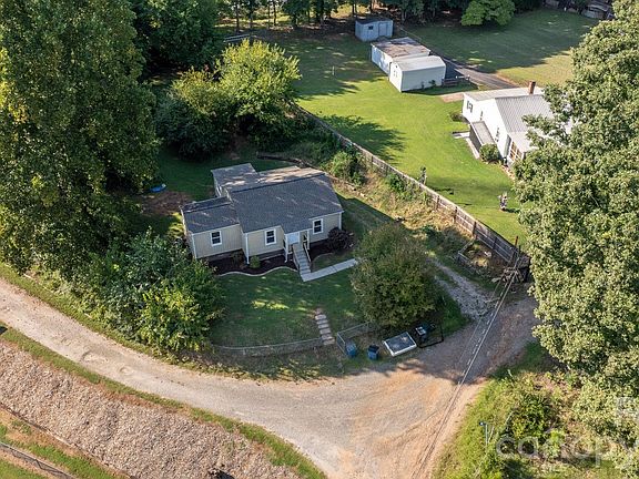 2nd image of 3221 1st Avenue Dr SE