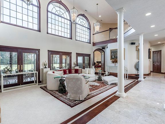 4th image of 5274 Thornhill Ct