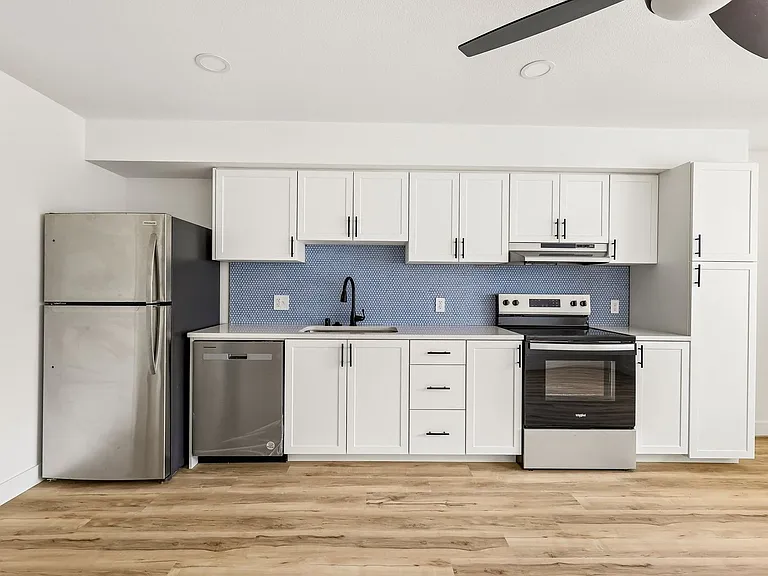 The Crest |NEWLY Renovated Studios, Lofts, 1, 2 & 3 Bedroom Homes Near the Beach — Photo 59