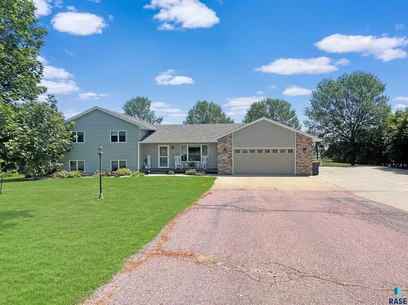 24408 View Dr, Dell Rapids, SD 57022