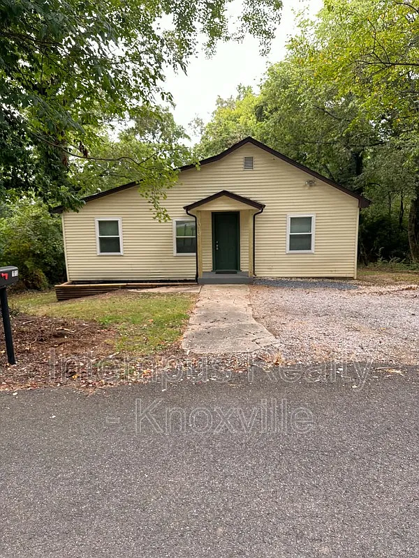 3 bed, 1.0 bath, 1144 sqft, $1,500 — Photo 1