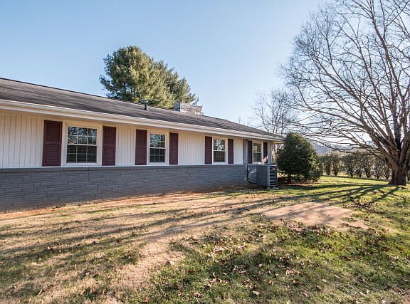 4th image of 251 Glenrochie Dr